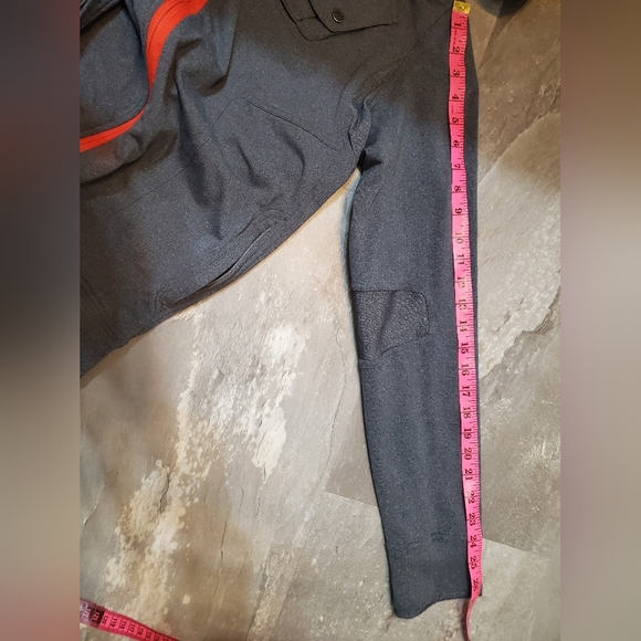 Lululemon heathered grey jacket. Red touch. Y2K. Men size M. - Picture 10 of 10